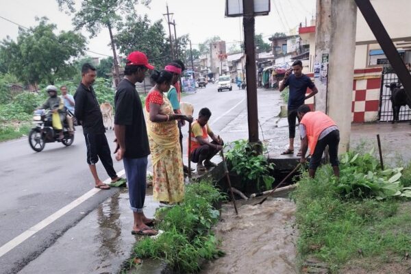 Municipal corporation teams are busy in the affected areas to provide relief from waterlogging