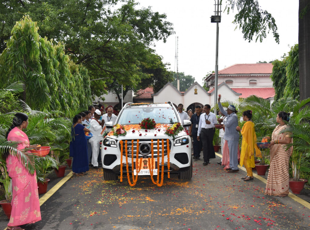 Governor Vishwabhushan Harichandan left for Odisha today