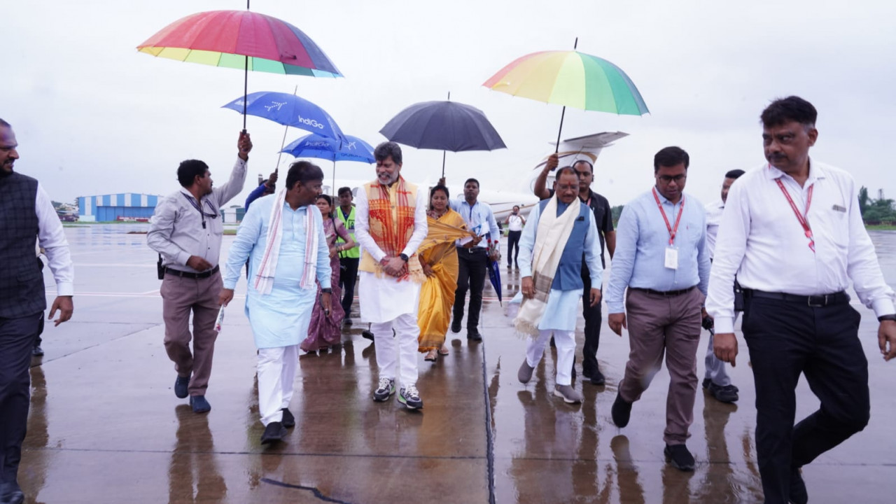 Chief Minister Vishnudev Sai was accorded a warm welcome at Maa Danteshwari Airport