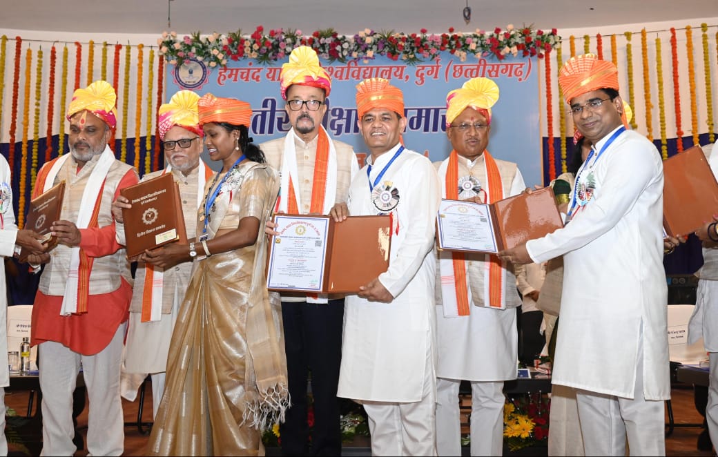 Governor and Chief Minister attended the convocation of Hemchand Yadav University, Durg