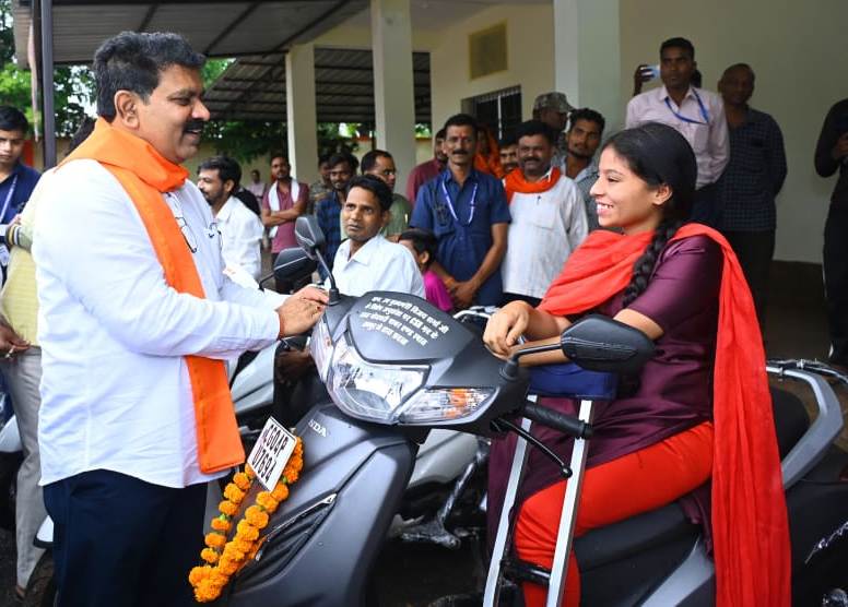 Home Minister Vijay Sharma distributed petrol-powered scooties to 25 disabled people