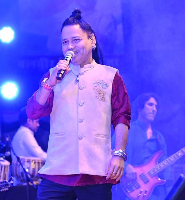 Chief Minister attended the 'Johar Tiranga' program, singer Kailash Kher gave a wonderful performance of patriotic songs