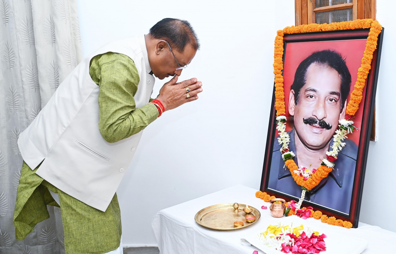 Chief Minister Vishnu Dev Sai paid tribute to former Union Minister Late Dilip Singh Judev on his death anniversary