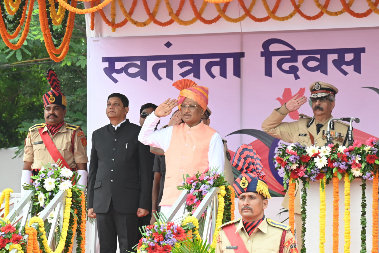 Chief Minister Vishnu Dev Sai hoisted the flag and took the salute of the parade at the state level function of 78th Independence Day