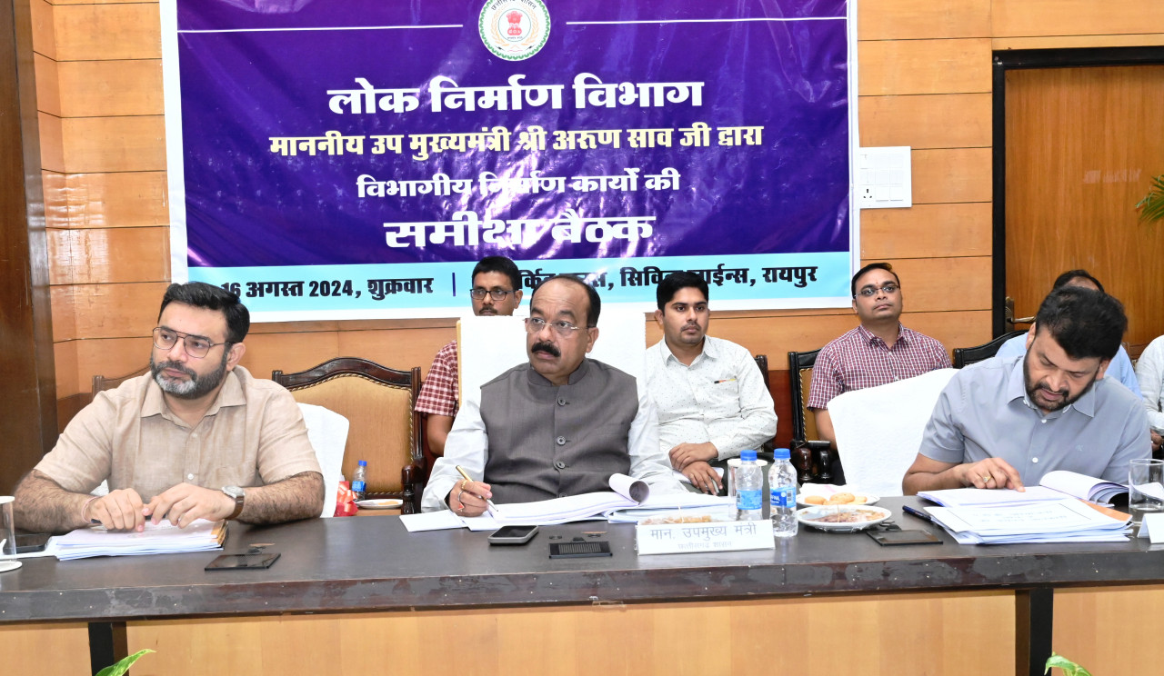 Deputy Chief Minister Arun Sao reviewed the works of the Public Works Department and gave instructions to complete the repair of bad roads by November