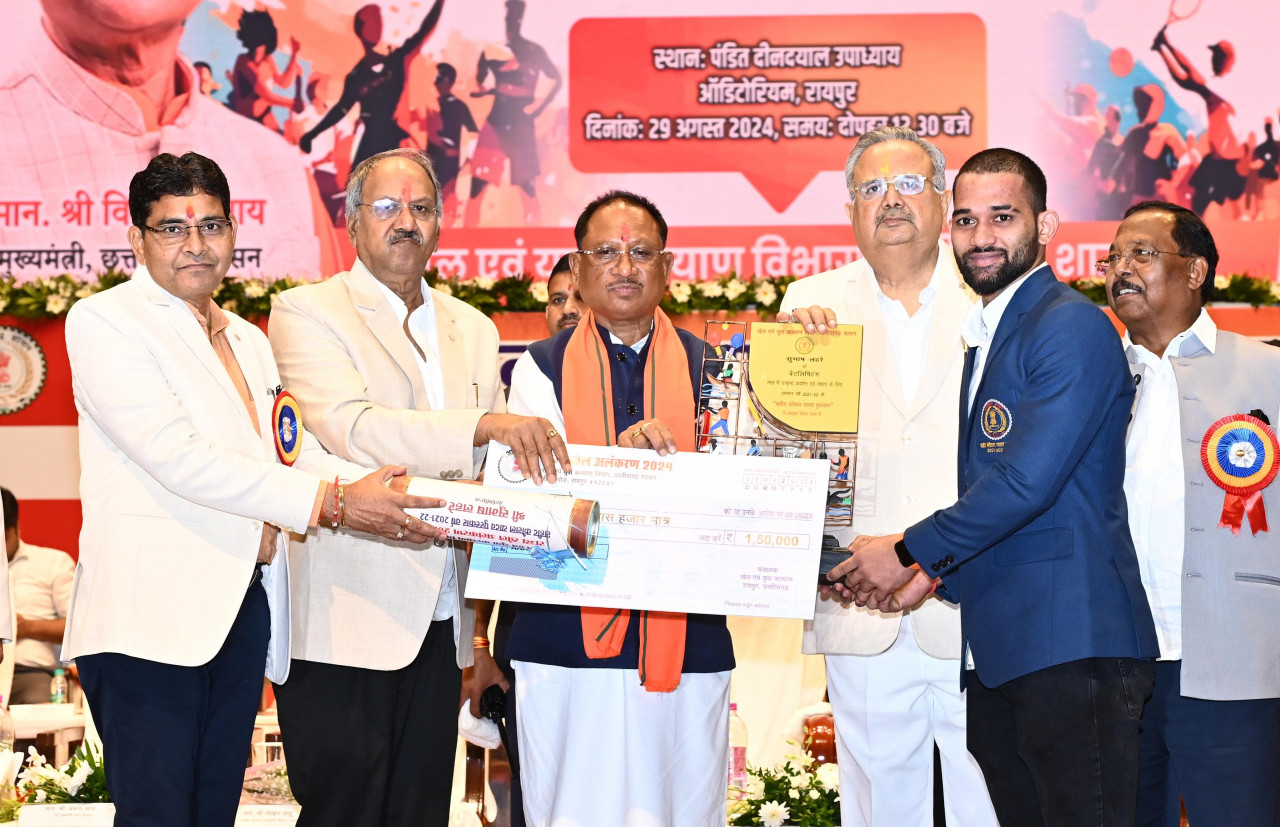 State Sports Decoration Ceremony 2024: CM Vishnu Deo Sai rewarded the talented players of the state