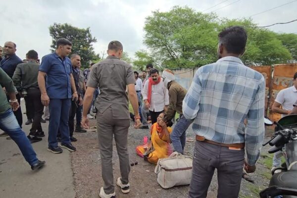 Deputy Chief Minister Vijay Sharma immediately took the injured person to the hospital