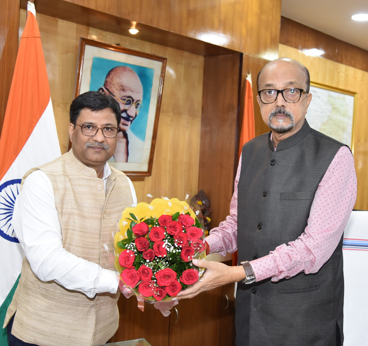 Vice Chancellor of Pandit Ravishankar Shukla University met the Governor