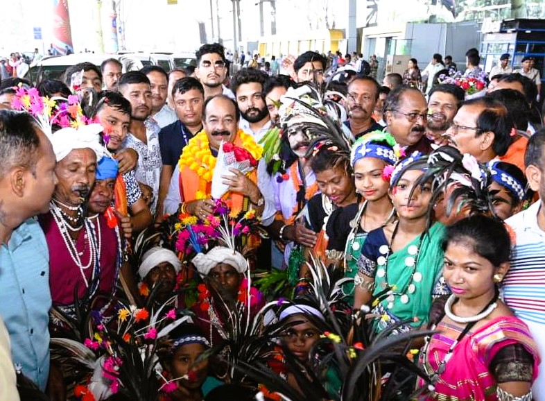 Deputy Chief Minister Arun Saw returned from his US visit, he was given a grand and warm welcome at the airport