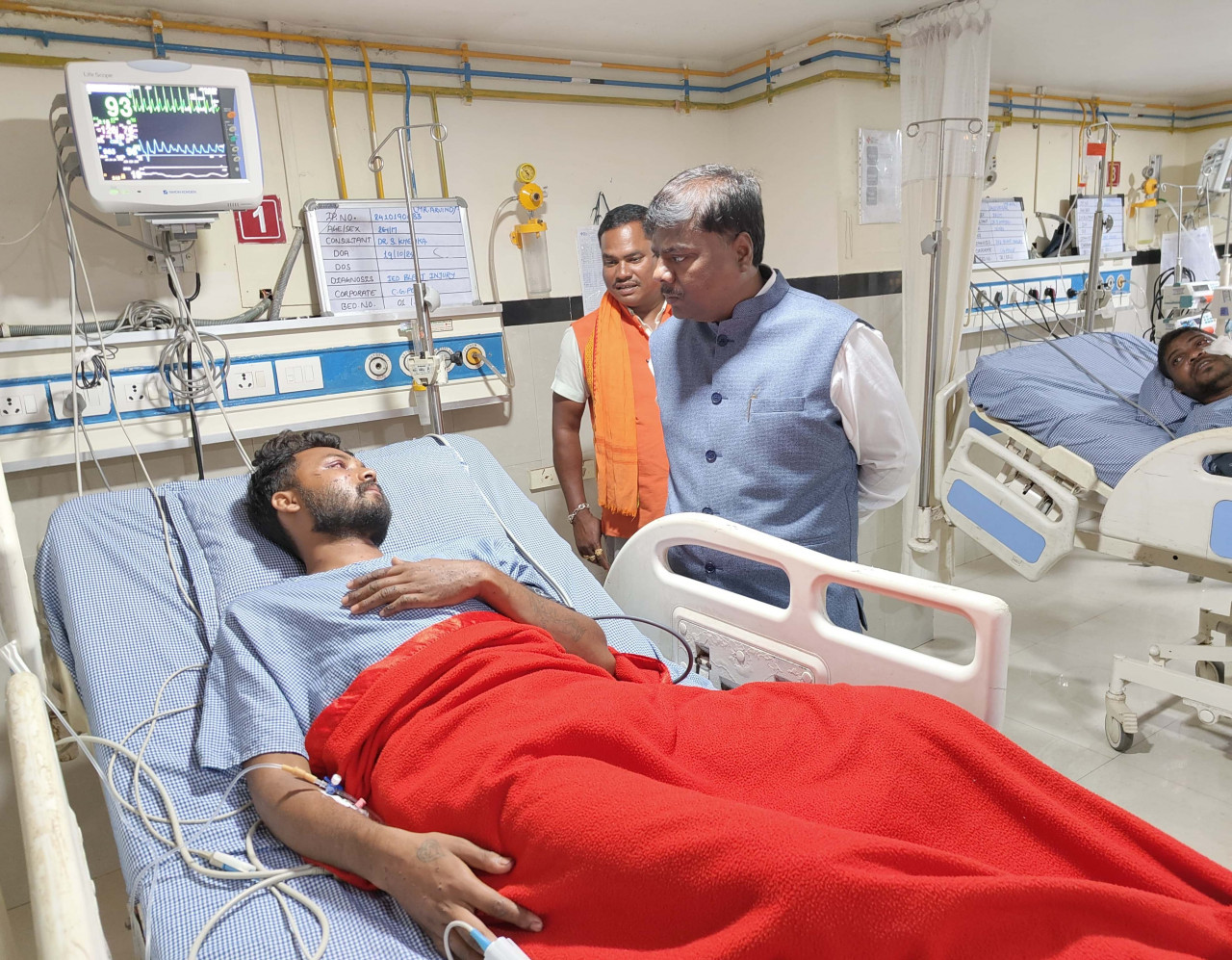 Forest Minister Kedar Kashyap met the injured soldiers and enquired about their well-being