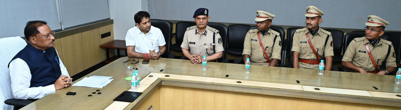 The trainees undergoing training at the Police Training Academy paid a courtesy visit to the Chief Minister