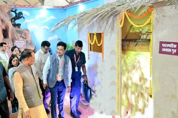 Rajyotsava 2024: Chief Minister praised the exhibition of Tribal Department, the stall of the department became a center of special attraction among the common people