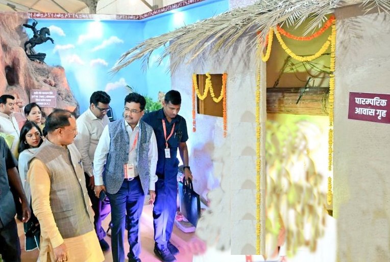 Rajyotsava 2024: Chief Minister praised the exhibition of Tribal Department, the stall of the department became a center of special attraction among the common people