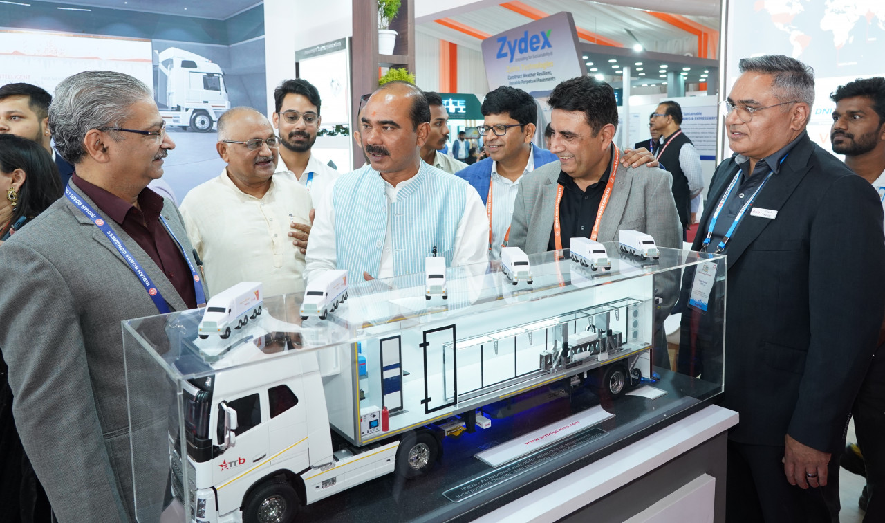 Indian Road Congress Annual Session, Union Minister of State Ajay Tamta observed the exhibition of technical equipment