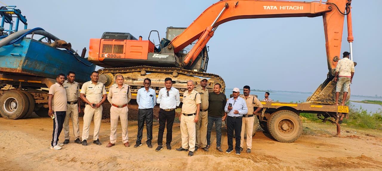 A submarine-like machine and chain mountain, two trucks and three tractors involved in illegal excavation and transportation of sand were seized