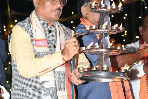 Chief Minister attended Maa Mahananda Chitrotpala Ganga Mahanadi Mahaarati Mahotsav-2024, inaugurated Ganga Aarti Darhaghat