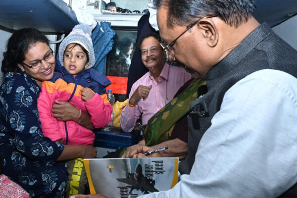 रायपुरDuring the train journey, the Chief Minister won the hearts of the railway passengers with simplicity and cordial conversation