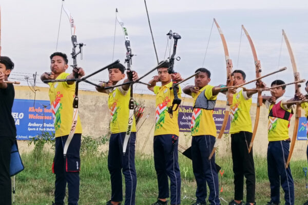 महासमुंद :Tribal children showing their skills in archery, many players of the district are taking training at Khelo India Archery Center